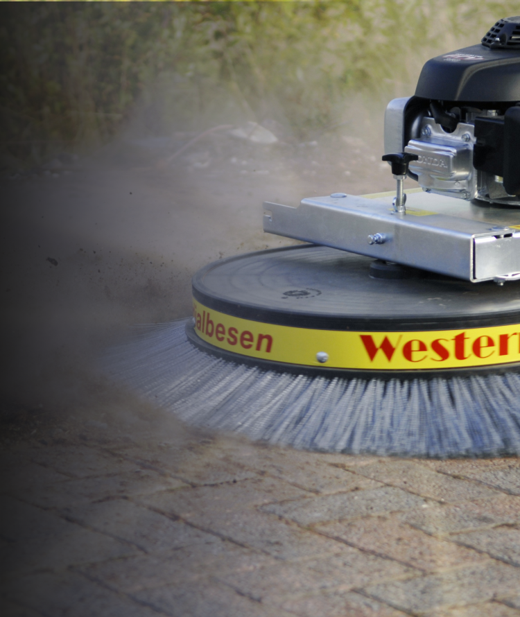 Westermann WR870 Clearing Moss from Block paving