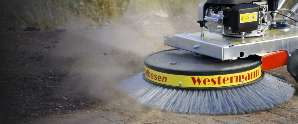 Westermann WR870 Clearing Moss From Block Paving