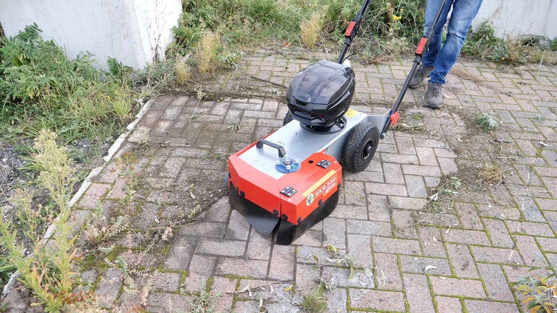 Weed and Moss Removal from Block Paving by Westermann WKB330 with Zomax Battery Engine