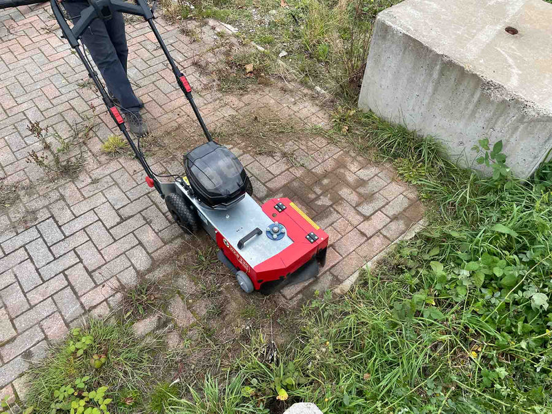 Weed and Moss Removal from Block Paving by Westermann WKB330 with Battery Power for noise sensitive areas